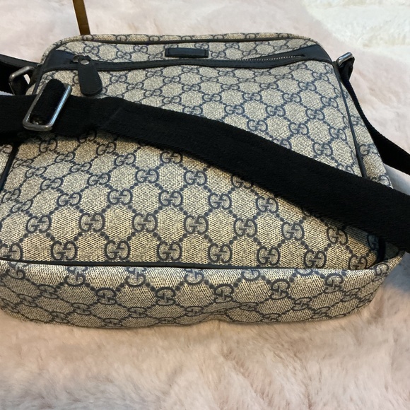 Gucci GG Supreme Canvas Messenger Crossbody with COA - Picture 3 of 5